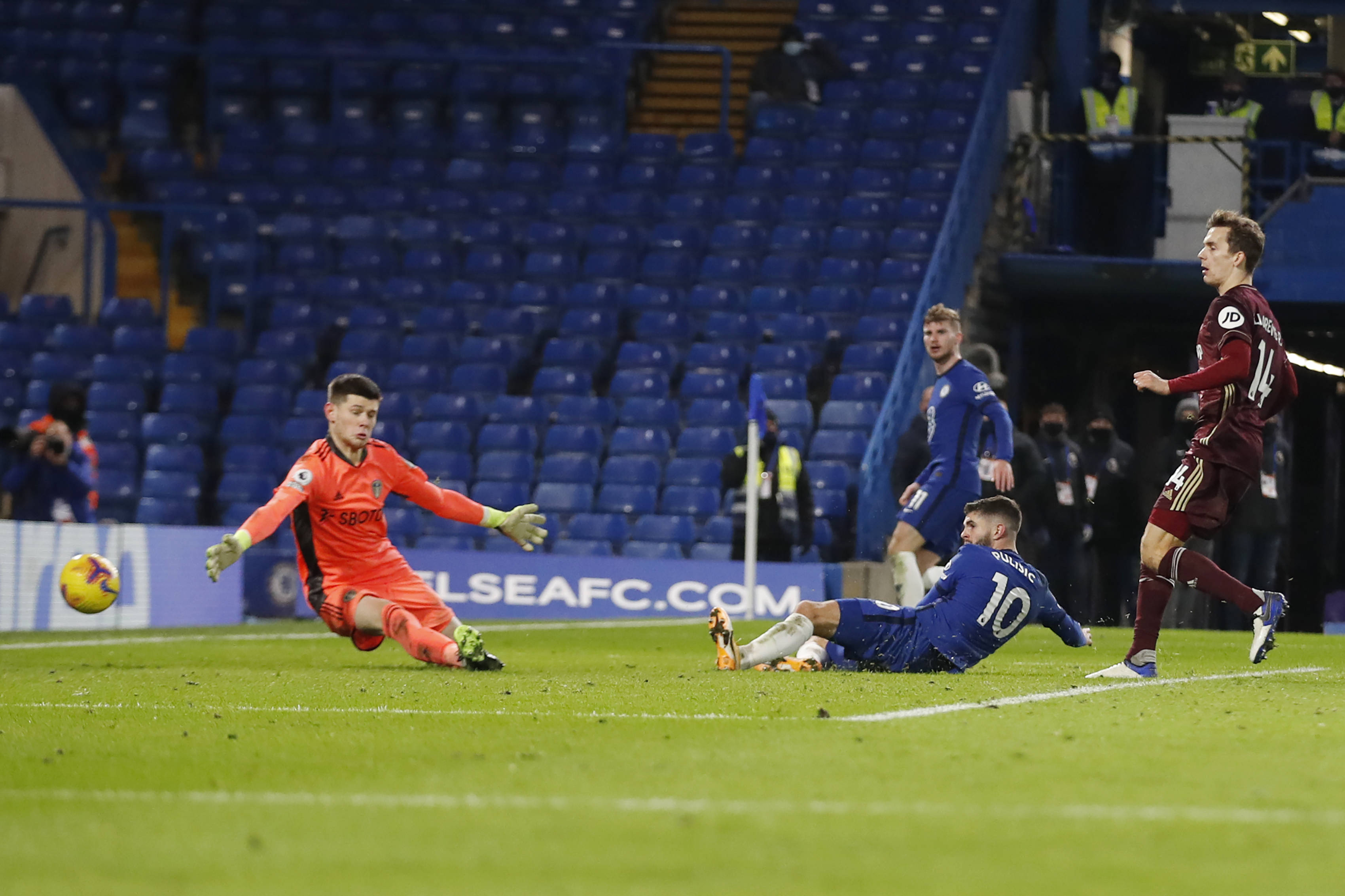 展现出无与 展现出无与